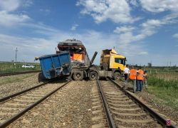 Фура и поезд столкнулись под Волгоградом