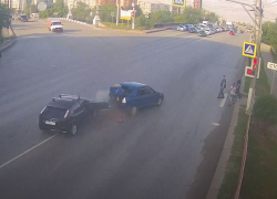 На видео попало ДТП перед туннелем на Тулака в Волгограде
