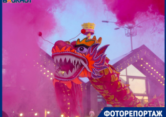 Розовый туман заставил визжать от восторга толпу в центре Волгограда 