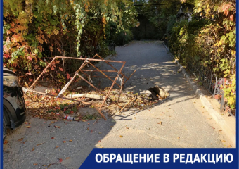  Волгоградец сам решил засыпать "ничейный" опасный провал на Комсомольской
