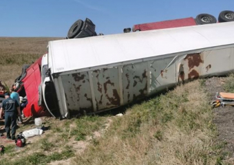 Двое погибли и двое пострадали в страшном столкновении фуры и Ford под Волгоградом