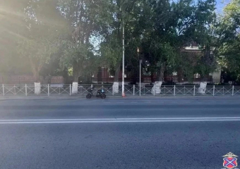 ДТП в соло устроил 18-летний электровелосипедист в центре Волгограда 