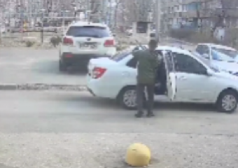 Стрельбу открыл неизвестный во дворе многоэтажки на Тулака в Волгограде 