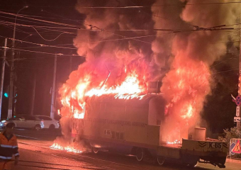 Трамвайный вагон загорелся в Волгограде — видео 