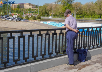 Билеты банка приколов меняла на 5-тысячные купюры у пенсионеров ушлая волгоградка