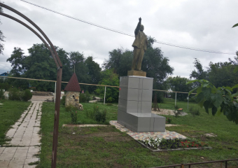 Снести рассыпающийся памятник Ленину предложил волгоградский активист