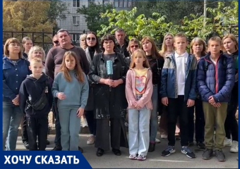 Конфликт волгоградской Федерации плавания с экс-главой спорткомитета и его женой-чемпионкой сделал заложниками более 200 детей