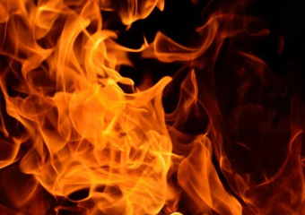 Пожар на Волгоградском НПЗ возник в ночь на 12 мая после атаки беспилотника