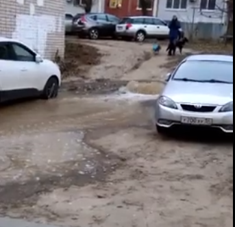 Воду отключили в Ворошиловском районе Волгограда из-за коммунального ЧП