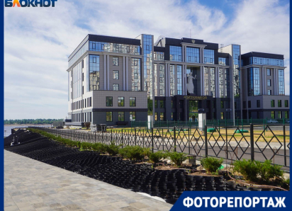 Волгоградцы устали ждать конца работ и освоили новое крутое место для прогулок