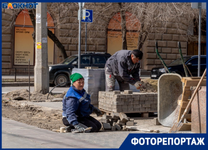 Плитка просела в центре Волгограда за сутки до завершения реконструкции за 74 млн 