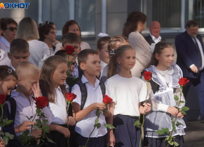 Невыспавшиеся первоклашки, много роз и ремонт за 119 млн: как в Волгограде прошло 1 сентября 