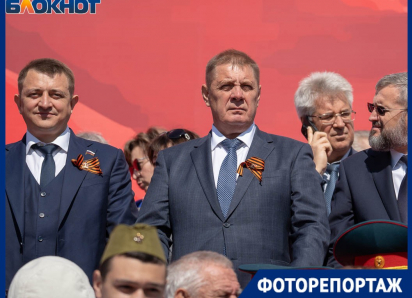 Кого позвали смотреть парад Победы в Волгограде с VIP-трибуны
