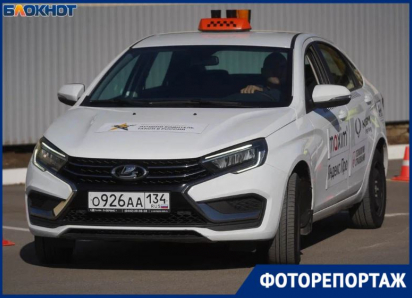 Мастерство пяти стаканов показали волгоградские таксисты в борьбе за 30 тысяч рублей 