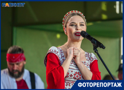 Бесплатный концерт Пелагеи и «Дискотеки Аварии» в поле под Волгоградом закончился хаосом 