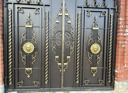 Стыдный секрет трёхэтажного особняка и дорогого внедорожника раскрыли в Волгограде