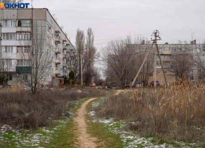 «Мы как в резервации»: у развалин казарм живут без супермаркетов в волгоградском Военгородке