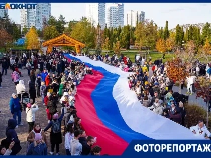 Qiz olatni boglab qoygan yigitni qiynoqqa solmoqda.