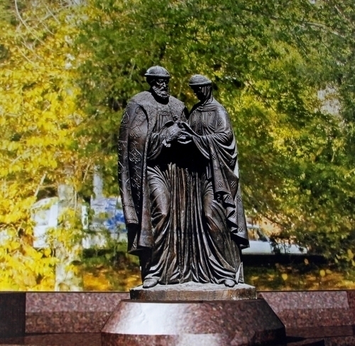 В Волгограде появился памятник Петру и Февронии