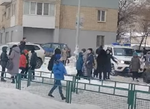 Тысячи школьников Волгограда распустили по домам из-за угрозы терактов