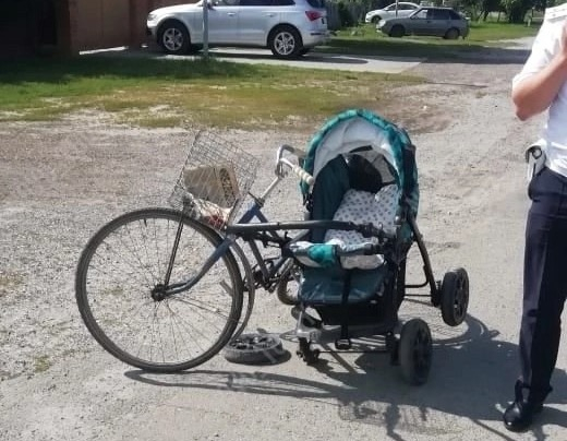 Под Волгоградом велосипедистка протаранила детскую коляску