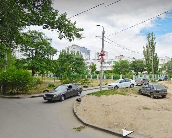 В Волгограде возле лицея №11 задержали эксгибициониста: высматривал девочек