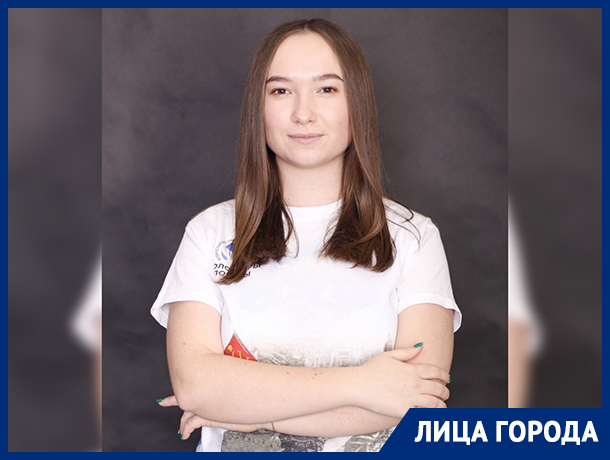 – На 9 мая волонтеру чуть не сломали руку, – волонтер Победы из Волгограда Лидия Осокина