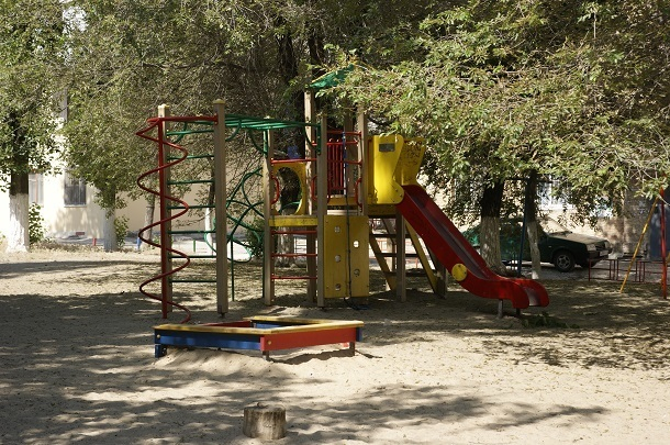 Мальчик сбежал из детского сада на дерево в Волгограде