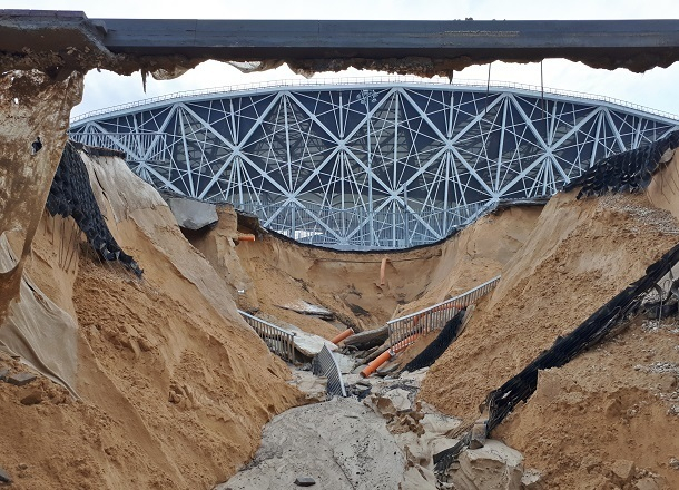 «Блокнот Волгограда» публикует фото жутких провалов возле стадиона и смытую Нулевую Продольную