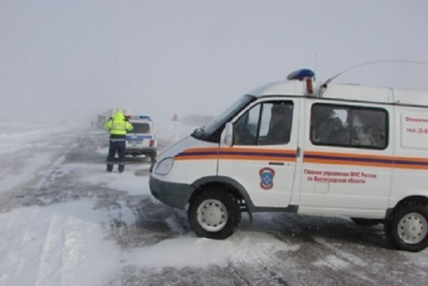 Волгоградских водителей предупреждают об опасности выезда на трассы