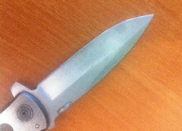 СК: Нож погибшего в волгоградской школе 14-летнего подростка следователи обнаружили во дворе