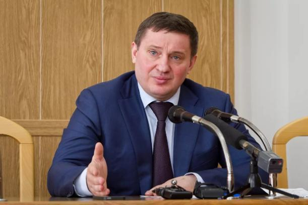 Губернатор Андрей Бочаров поговорить о пожарах позвал весь цвет «Единой России»
