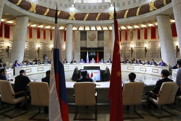 Дмитрий Рогозин и Ван Ян в Волгограде сближают экономику двух стран