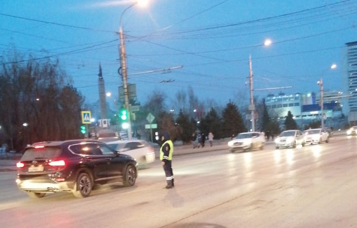 Полиция тормозит машины в центре Волгограда после приезда Путина