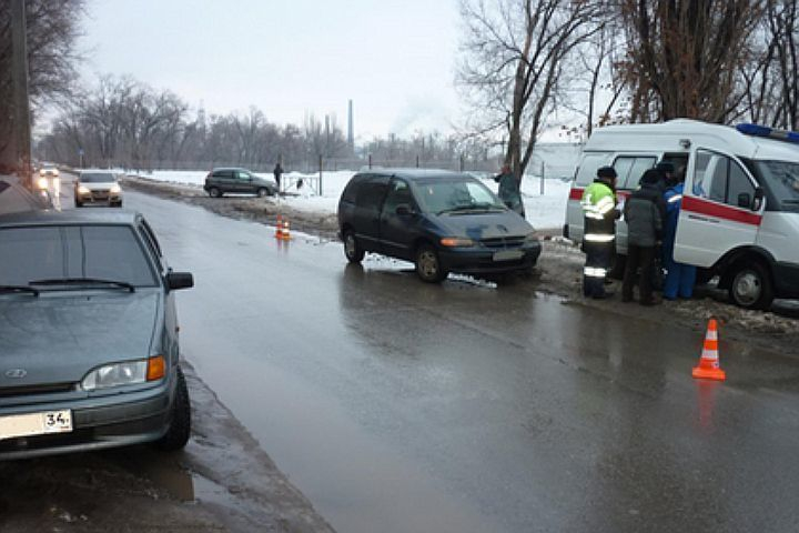 В Волгограде лихач на Dodge сбил 58-летнего пешехода