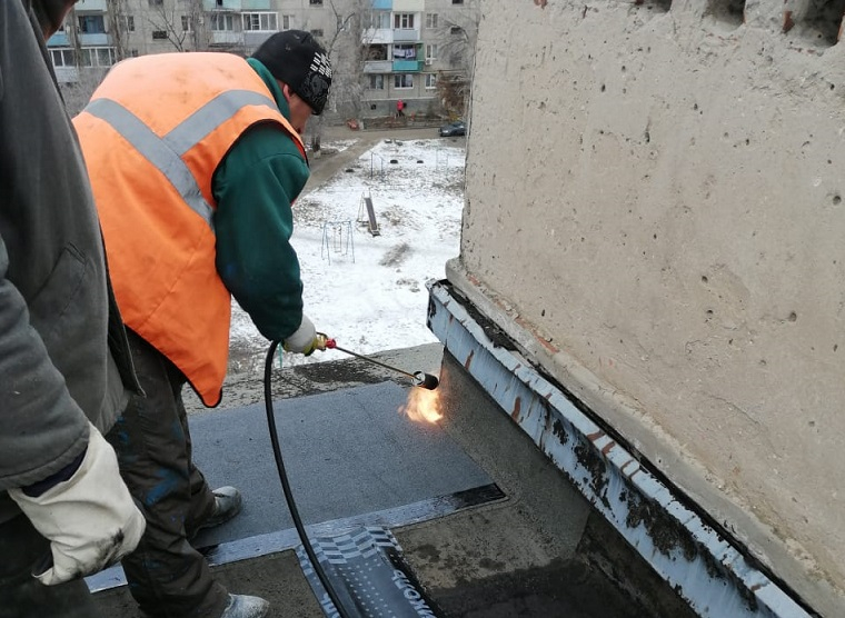 Два года протекавшая крыша дождалась ремонта после публикации в «Блокнот Волгоград»