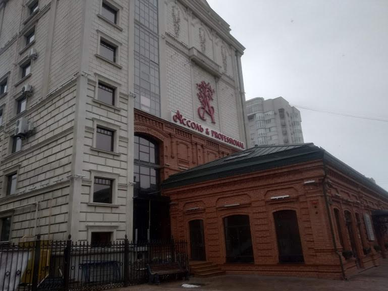 Шикарную высотку клиники «Ассоль» распродают по частям в Волгограде
