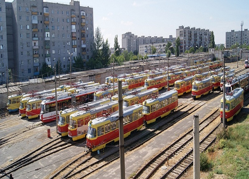 13-й трамвай в Волгограде будет ходить с перебоями из-за вылетевшей на пути машины
