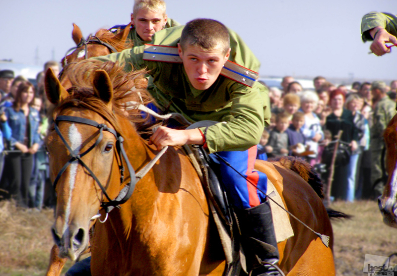 Юные волгоградские казаки поскачут по Красной площади