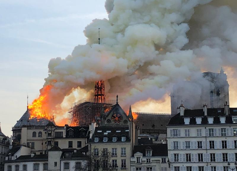 Начало конца, - волгоградский общественник о пожаре в соборе Парижской Богоматери