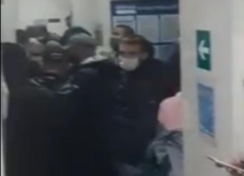 «Кашляющий ад» в очереди в ковидной поликлинике Волгограда показали на видео