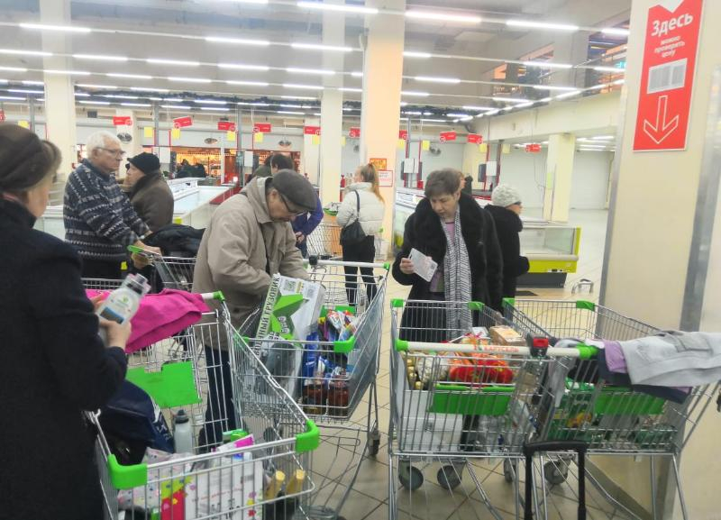 Из-за дешевого алкоголя с утра атаковали гипермаркет «Карусель» волгоградцы