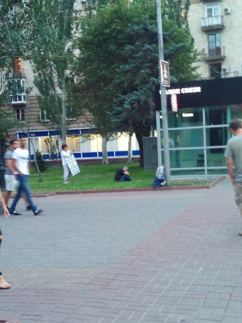 В центре Волгограда губернатора Андрея Бочарова публично обвинили в сносе парка вдов