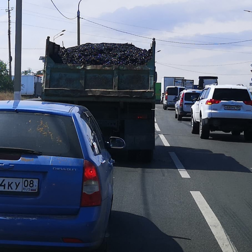 «Металлическая стружка летит на асфальт»: волгоградец опасается повторения автодиверсии с проколотыми шинами