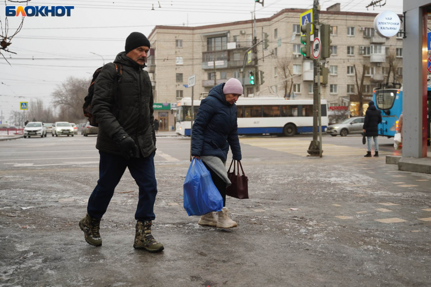 "Только на танке ехать": бессилие перед ледяным циклоном признали в Волгограде