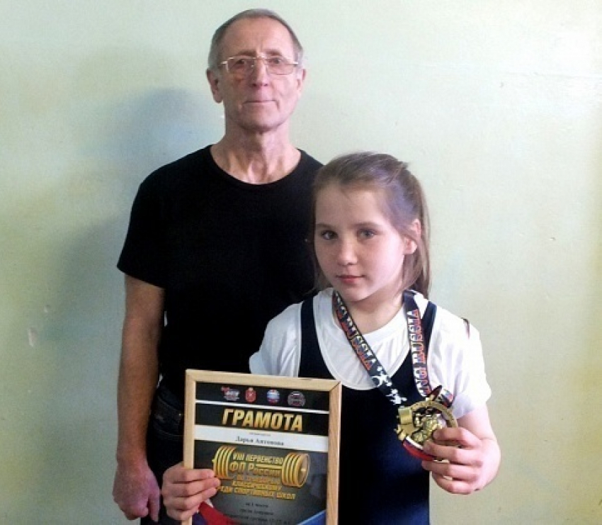 12-летняя волгоградка завоевала золото первенства России по пауэрлифтингу