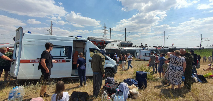 30 пассажиров пострадали при сходе поезда в Котельниково, половина — дети 