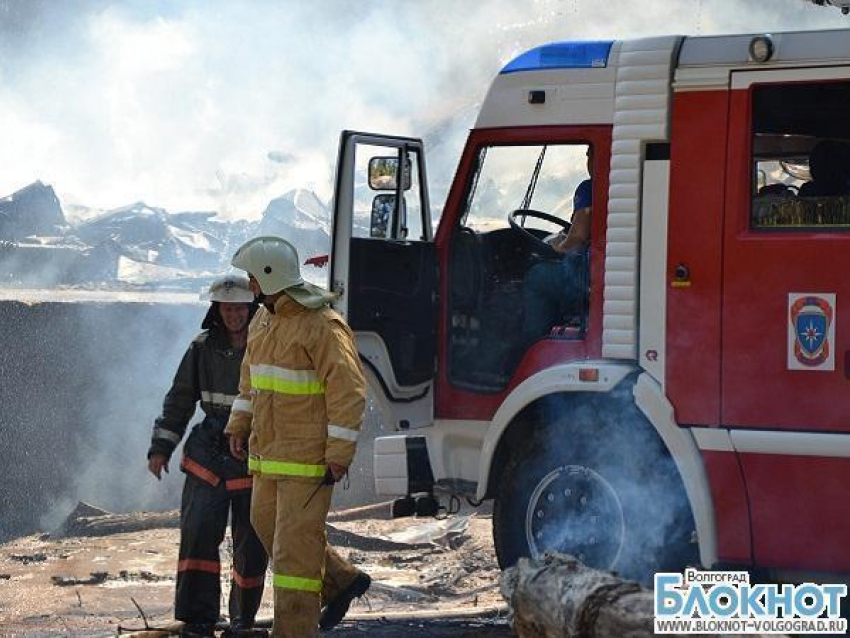 В Волгограде на Аллее Героев горела художественная мастерская