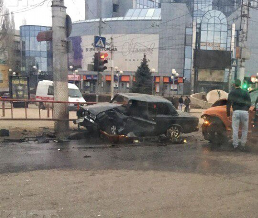 Виновником воскресного ДТП в Волгограде оказался водитель Porsche Cayenne