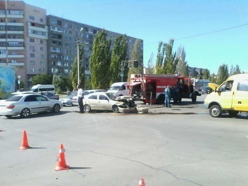 В Волжском от столкновения с Hyundai в пассажирской маршрутке произошел взрыв